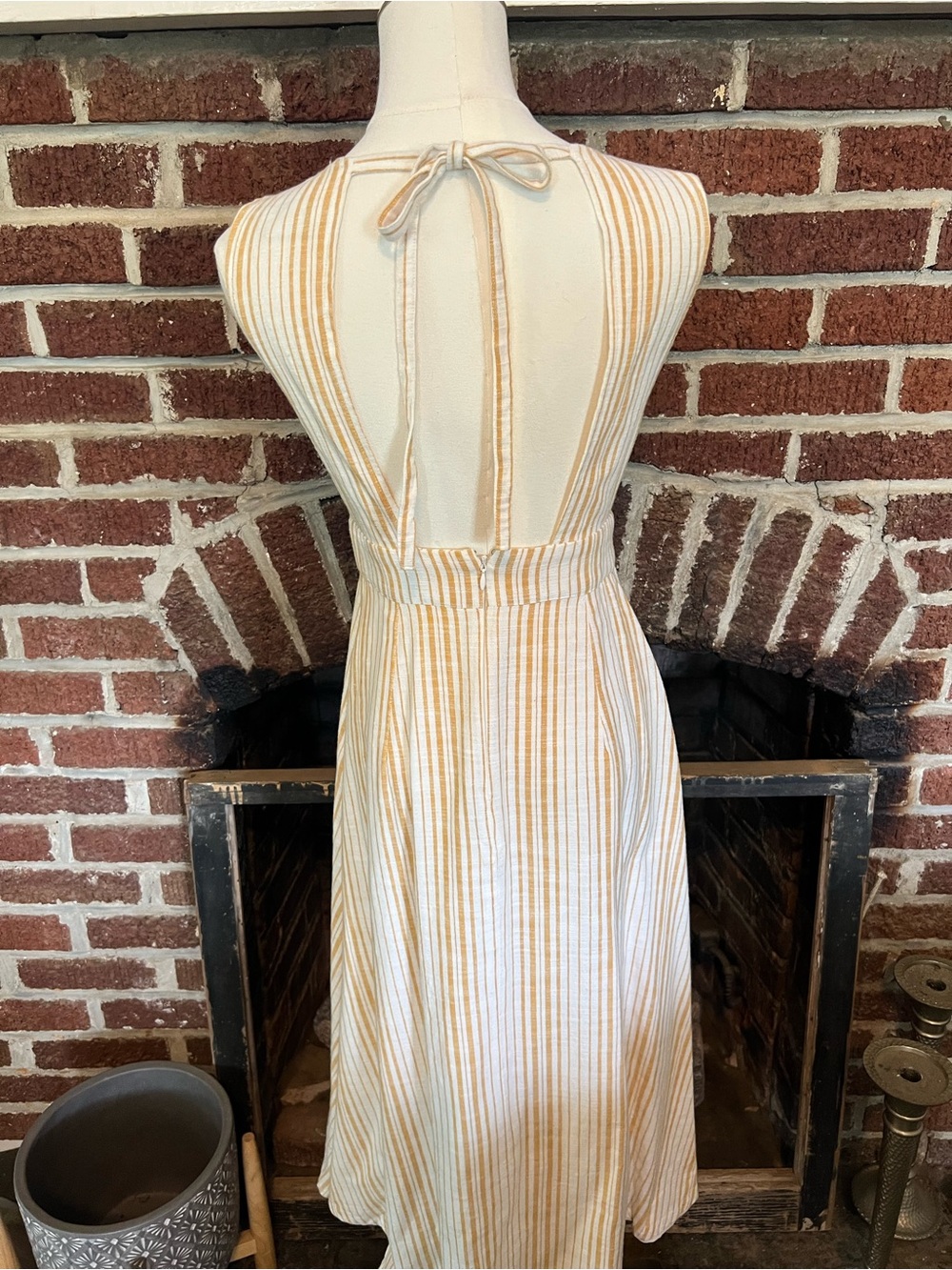 Urban Outfitters Millie Stripe Plunging Linen Button-Through Midi Dress - Picture 4 of 6